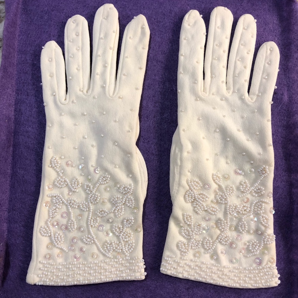 Vintage cream pearl & sequin beaded nylon gloves